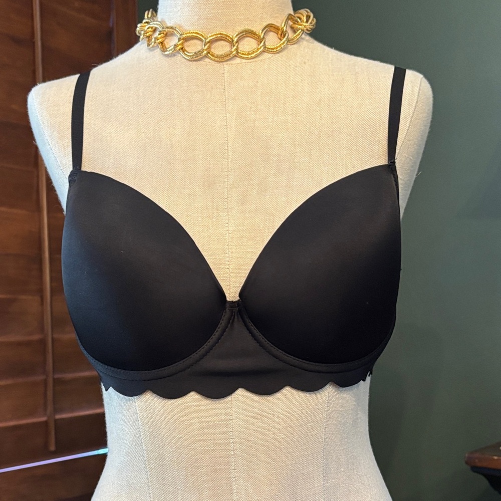 Seamless Scallop Underwire Bra - Black